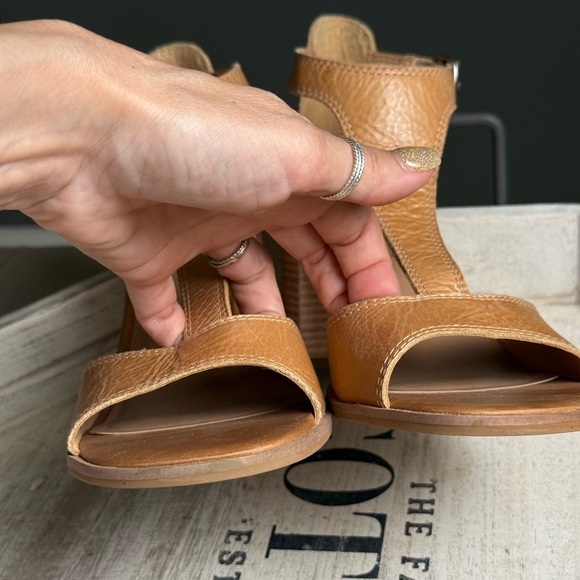 Lucky Brand Camel Leather Heels size 9 - Picture 6 of 13